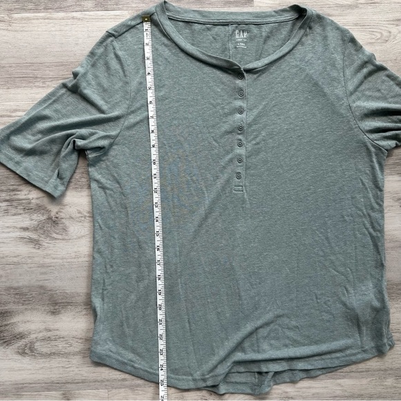 GAP Women's Sage Green Linen Blend Henley Top - Picture 5 of 8